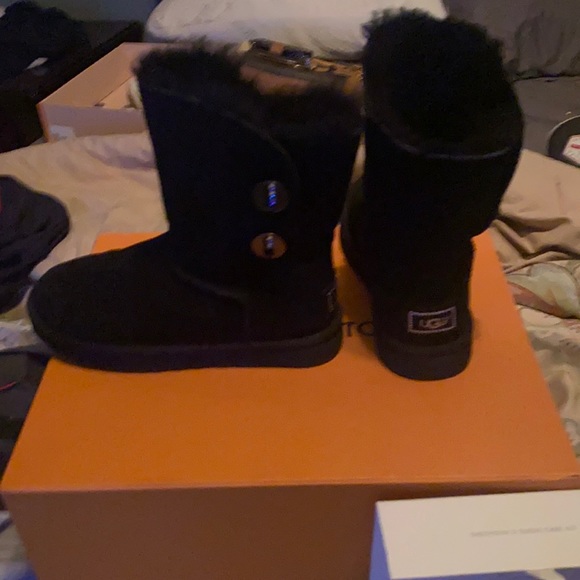 Women’s UGG size 7 black boots with UGG care kit - Picture 1 of 4
